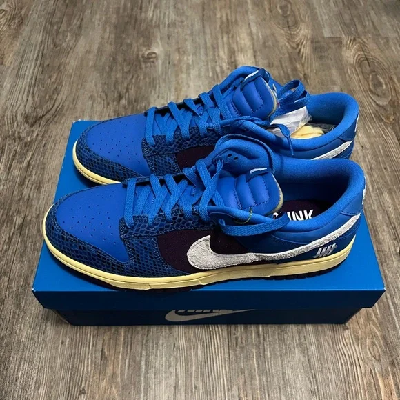Nike Dunk Low, Mens size 11, (New) Og all